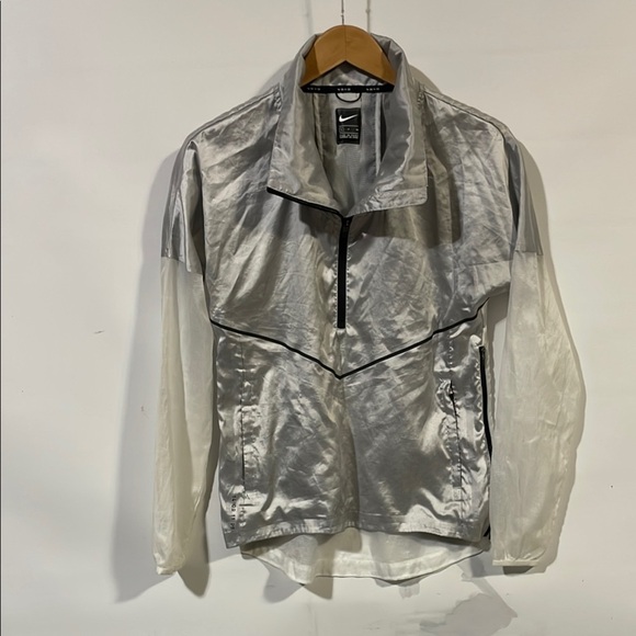 NIKE Tech Pack Windrunner Silver Jacket Silver - Picture 2 of 7